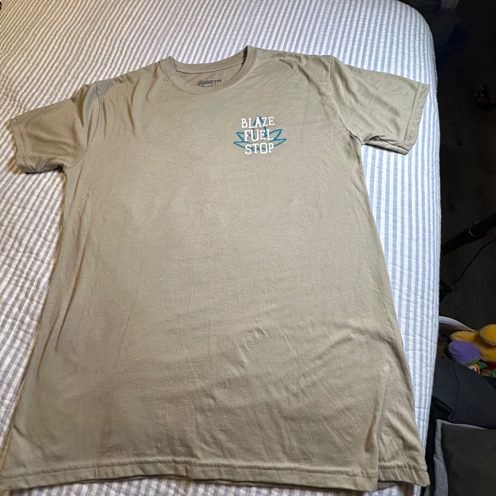 RGSTR‎ Blaze Fuel Stop Pinup Graphic T-Shirt Mens XL Tan Short Sleeve Tee